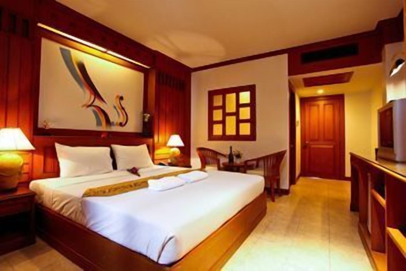 Cello Hotel Patong Exterior photo