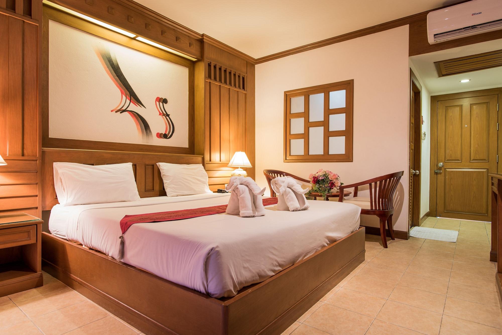 Cello Hotel Patong Exterior photo